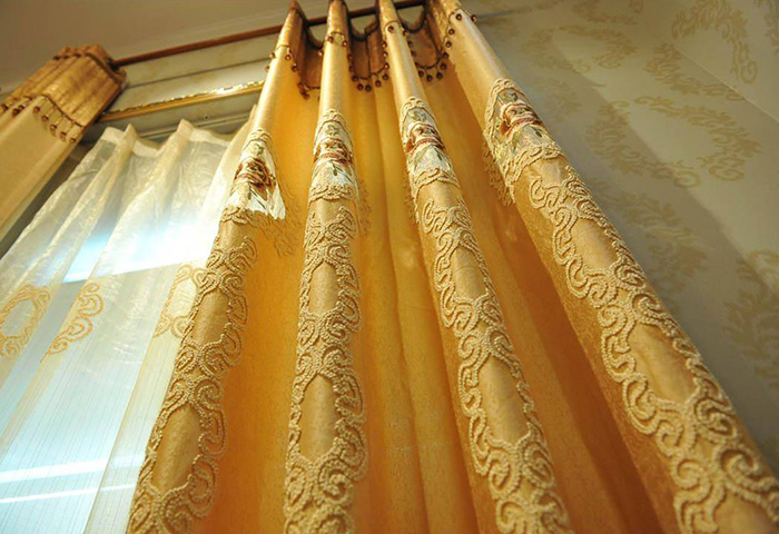 3、絲綢窗簾.jpg