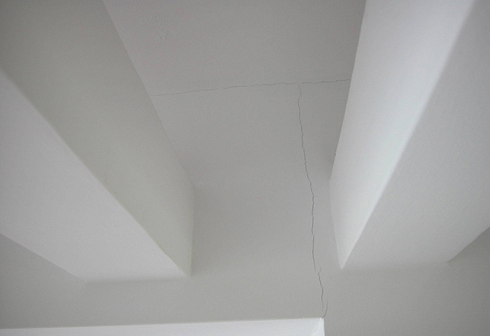 裝修完吊頂為什么容易開(kāi)裂？吊頂開(kāi)裂后如何處理